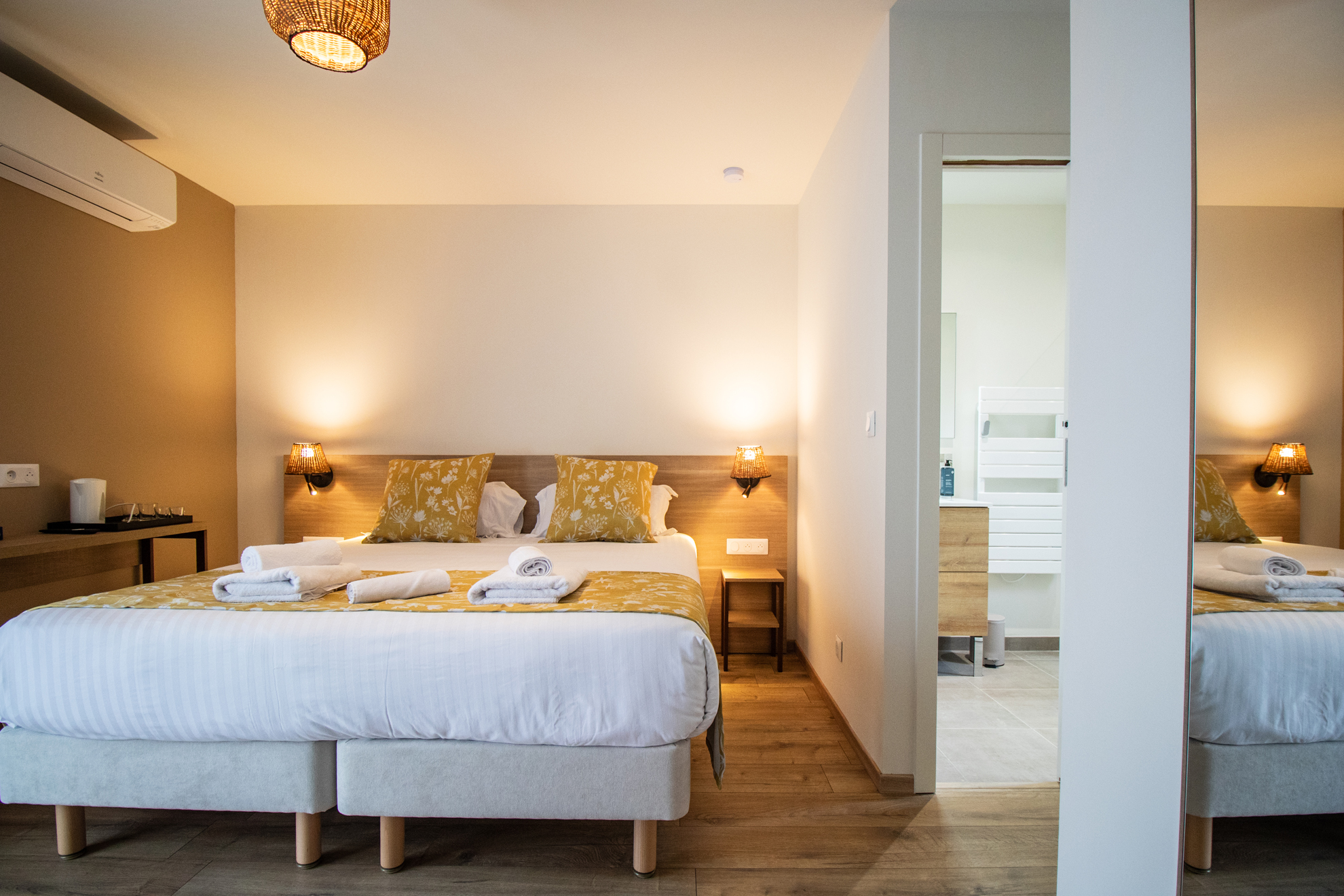 Salle de bain Salle de bain moderne et confortable dans une chambre du Mas de Castel, Sarlat